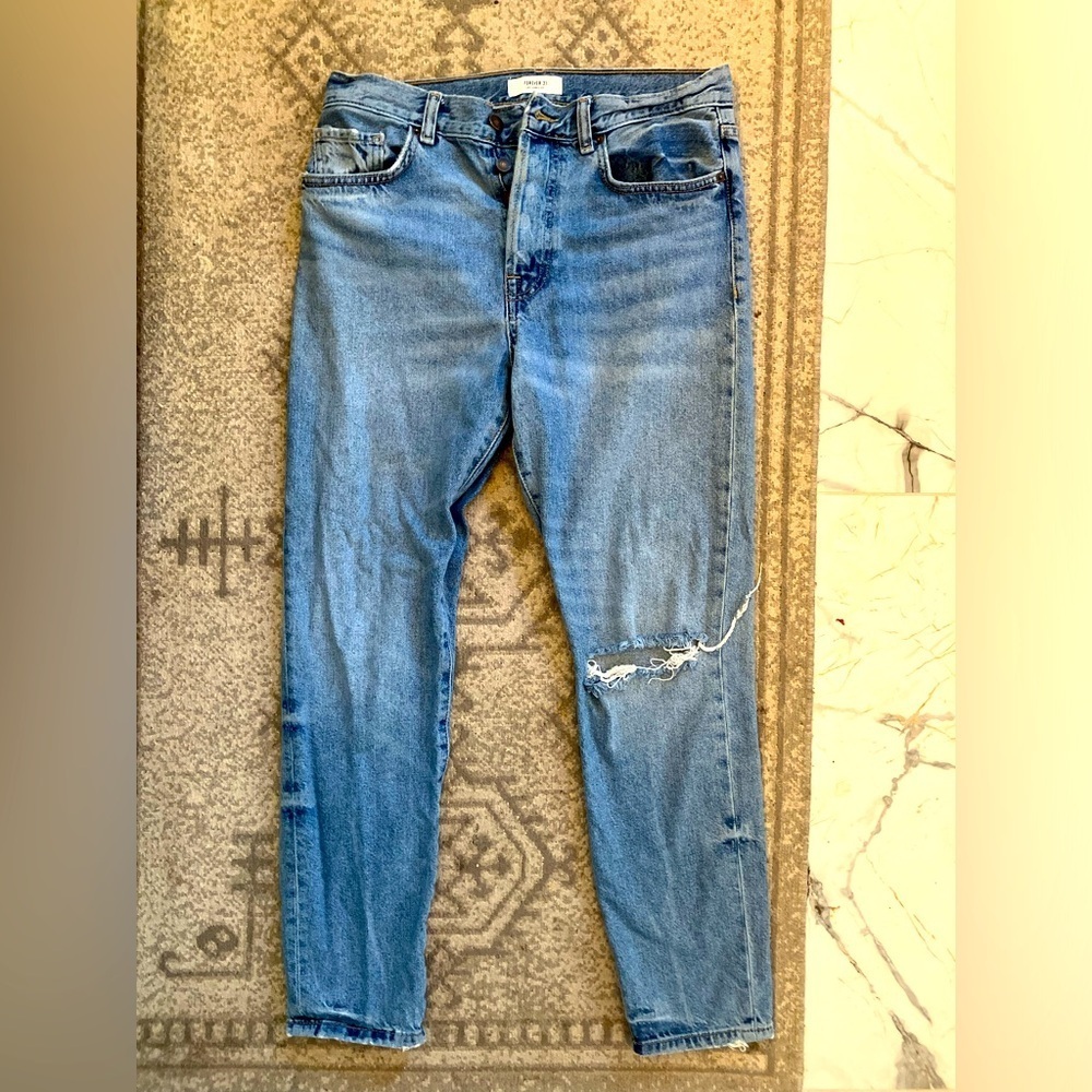 FOREVER 21 BLUE JEANS